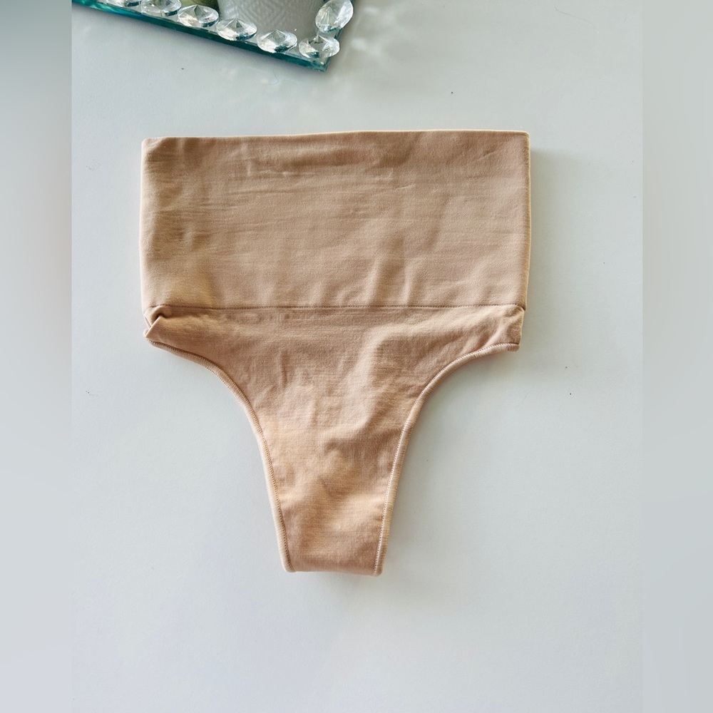 Skims Core Control Thong in Clay